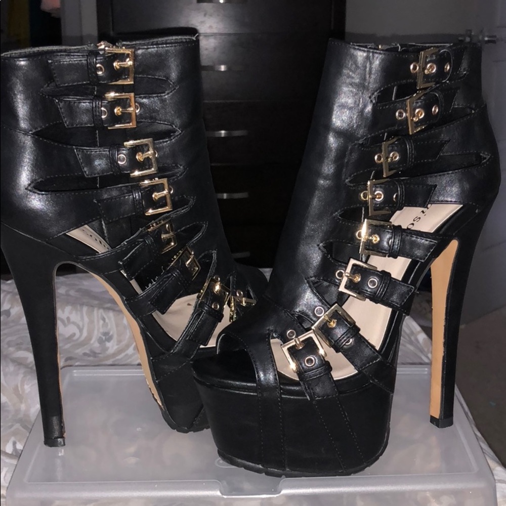 BLACK BAKERS PUMP👠